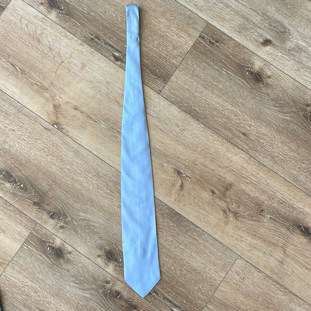 Hugo boss light blue men tie in excellent conditions (like new)